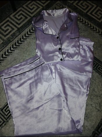 Pyjama satiné neuf
