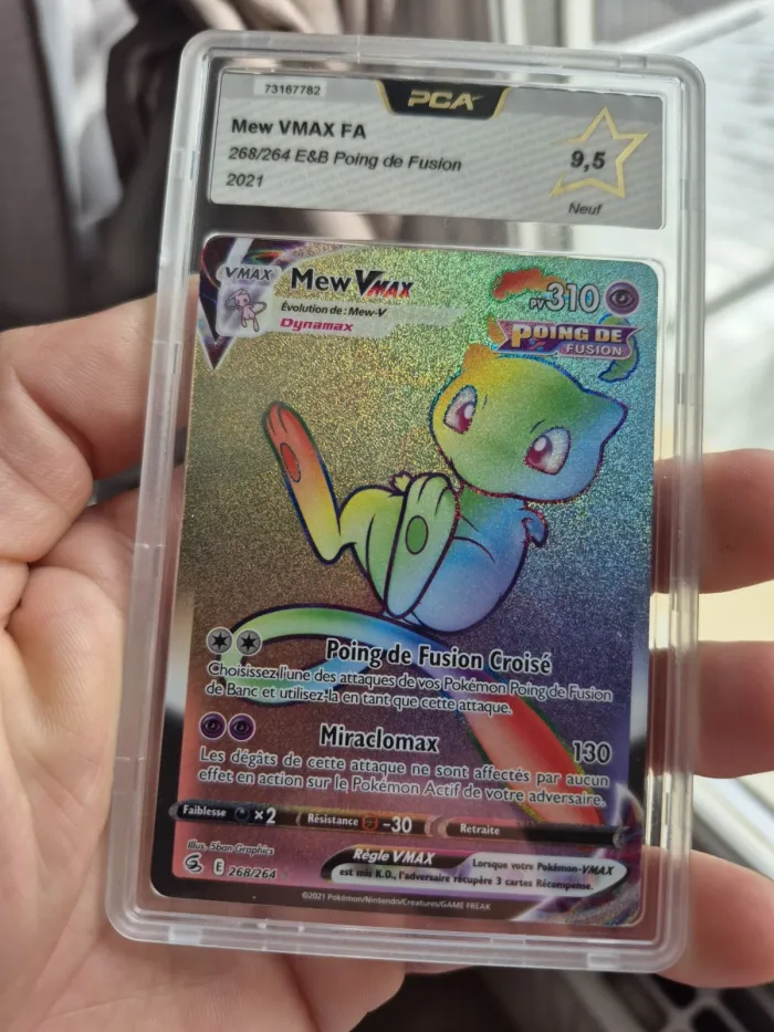 Carte Pokémon Mew VMAX Rainbow 268/264 PCA 9,5 - Poing de Fusion - FR