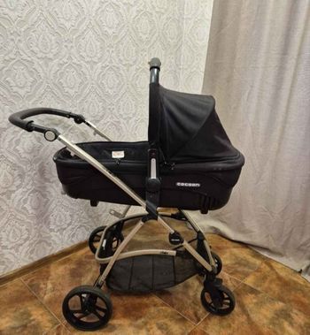 Poussette bébé pliable en très bon état