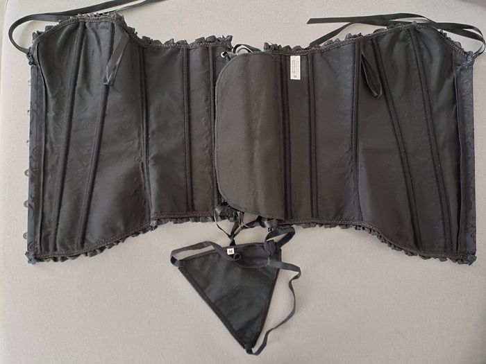 Corset noir et string assorti neuf - photo numéro 4