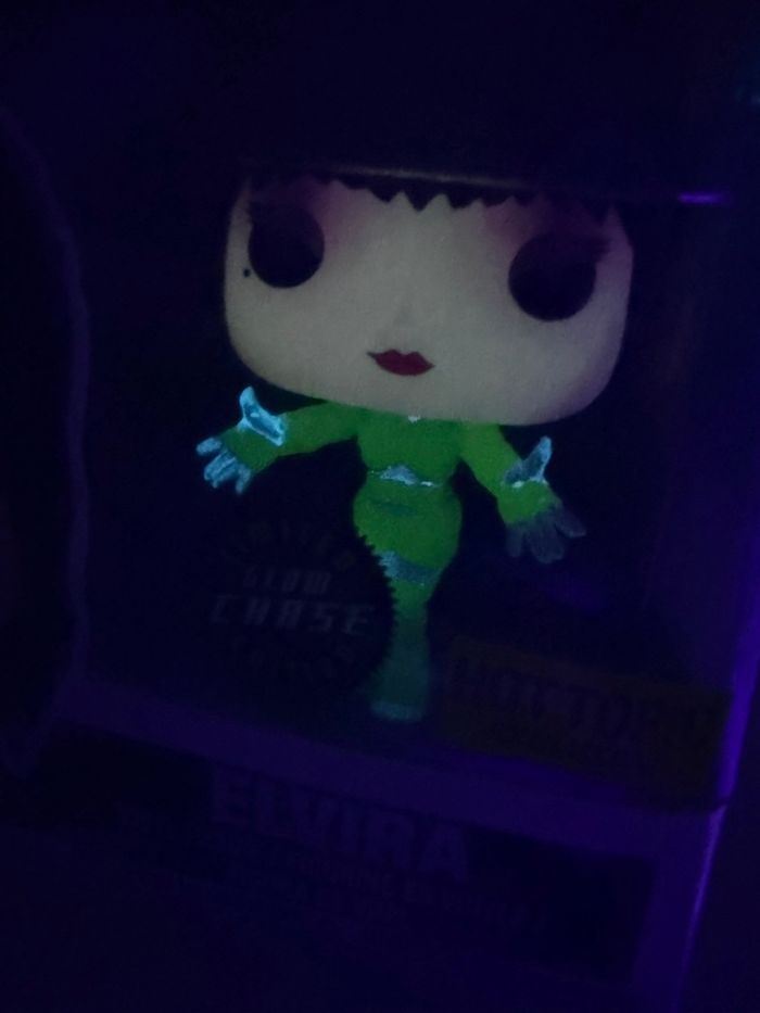 Funko Pop Elvira 542 Glow Chase Hot Topic 🇺🇸 - photo numéro 8