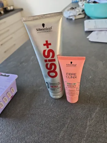 Creme lissante anti frissons schwarzkopf osis+
