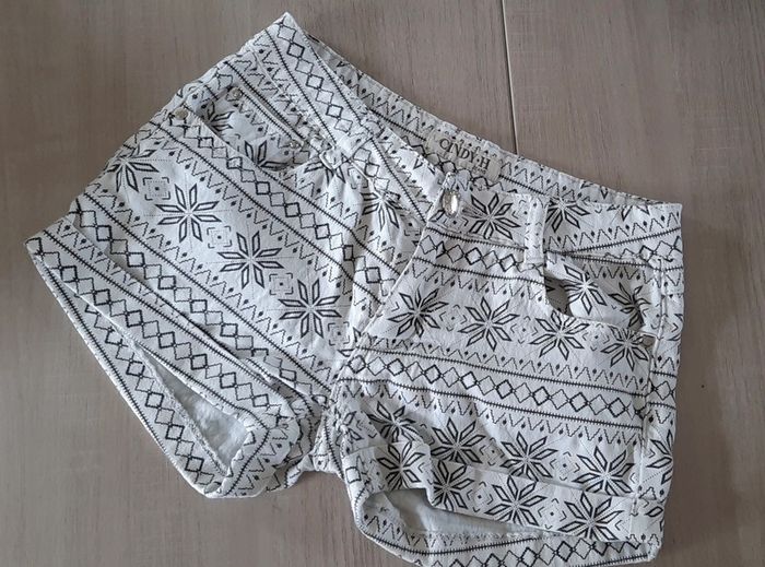 Short court blanc avec motifs taille 36