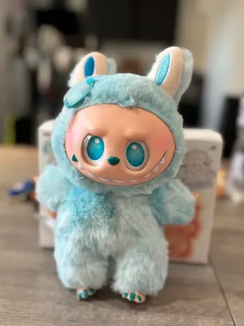 Labubu géant 23cm