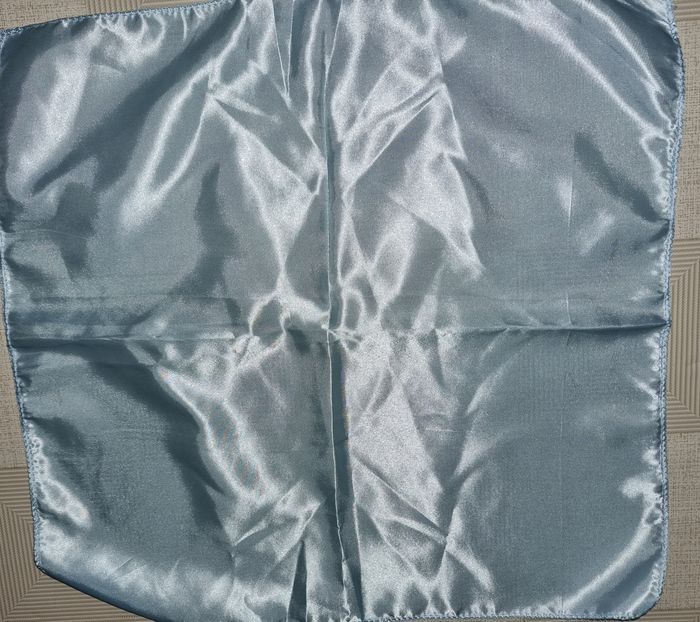 Serviette de table en satin bleu - photo numéro 2