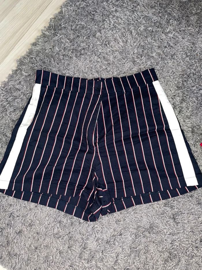 Short à rayures