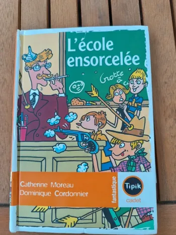 Premier livre de lecture enfants l'école ensorcelé
