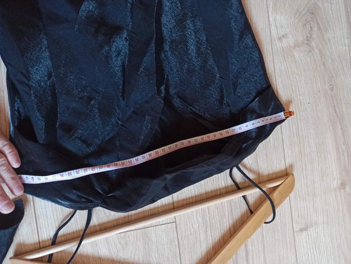 Robe de soirée avec son étole noire - photo numéro 10