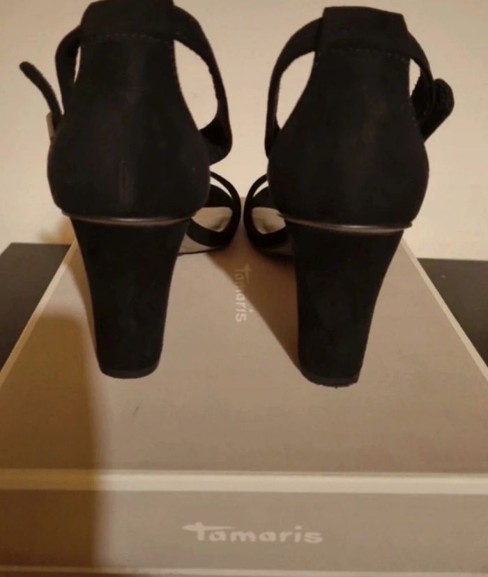Sandales noires à talons - photo numéro 4