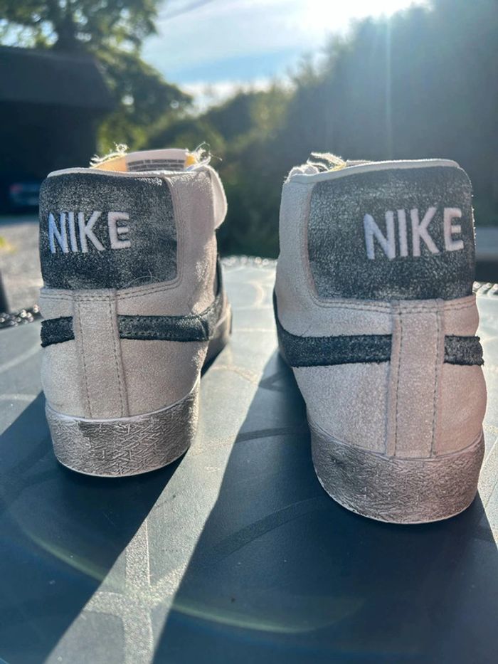 Nike blazer grise et noir en très bon état - photo numéro 2