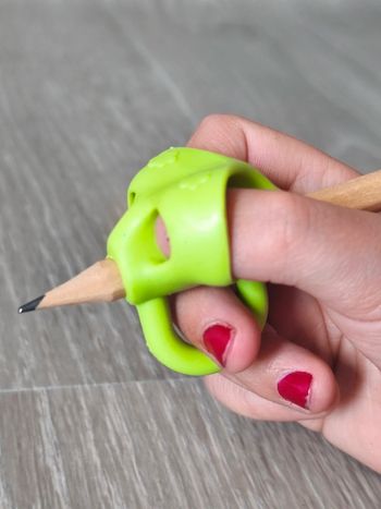 Correcteur de posture d'écriture en silicone souple vert
