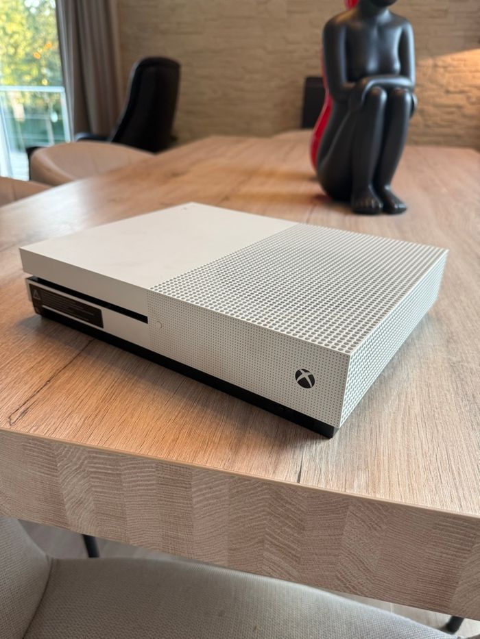 Xbox one S - 500Go + manette