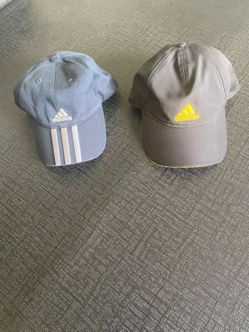 Lot de 2 casquettes Adidas Taille réglable Excellent état