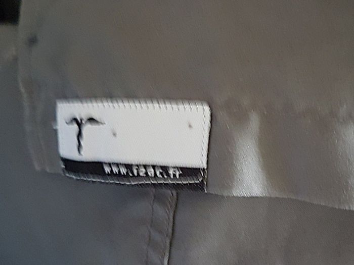 Chemise homme gris satiné. Izac. Taille 4 41/42, 53cm aux épaules, 57cm aux aisselles, 72cm de haut. - photo numéro 7