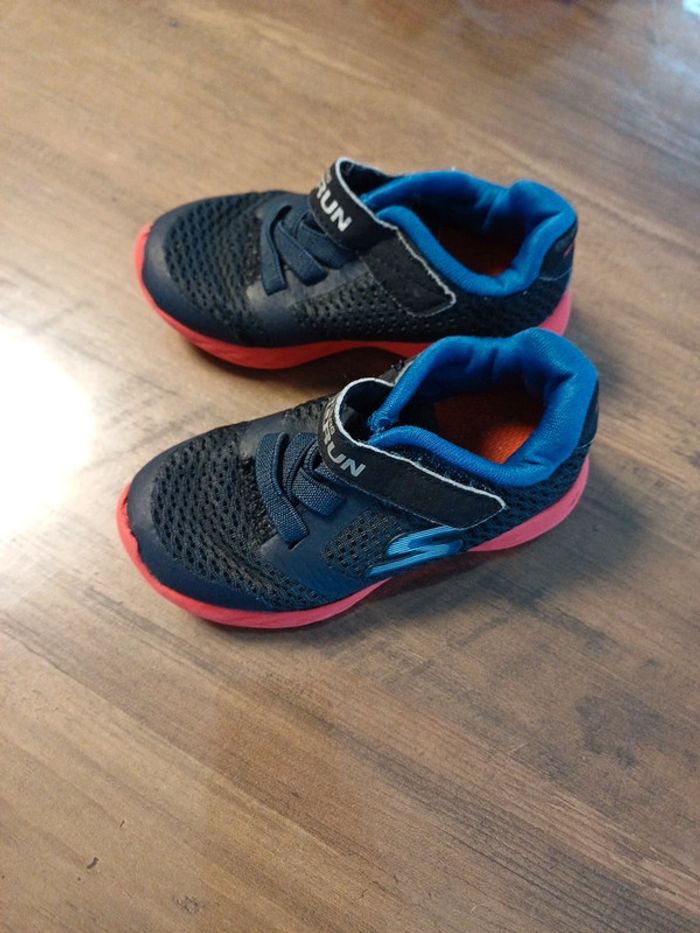 Baskets taille 23 - photo numéro 2