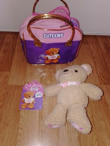Ours plus son sac 