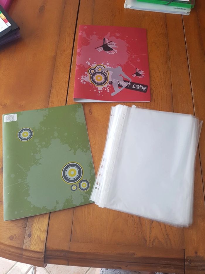 Lot 2 petits classeurs souples vert et rouge