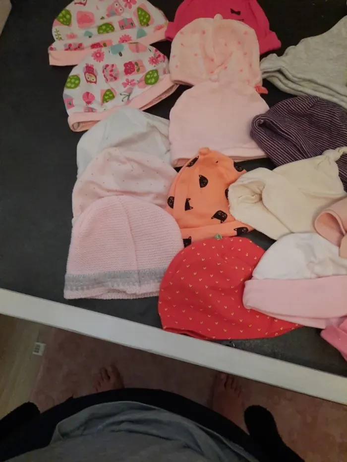 Lot bonnet naissance à 6 mois. - photo numéro 3