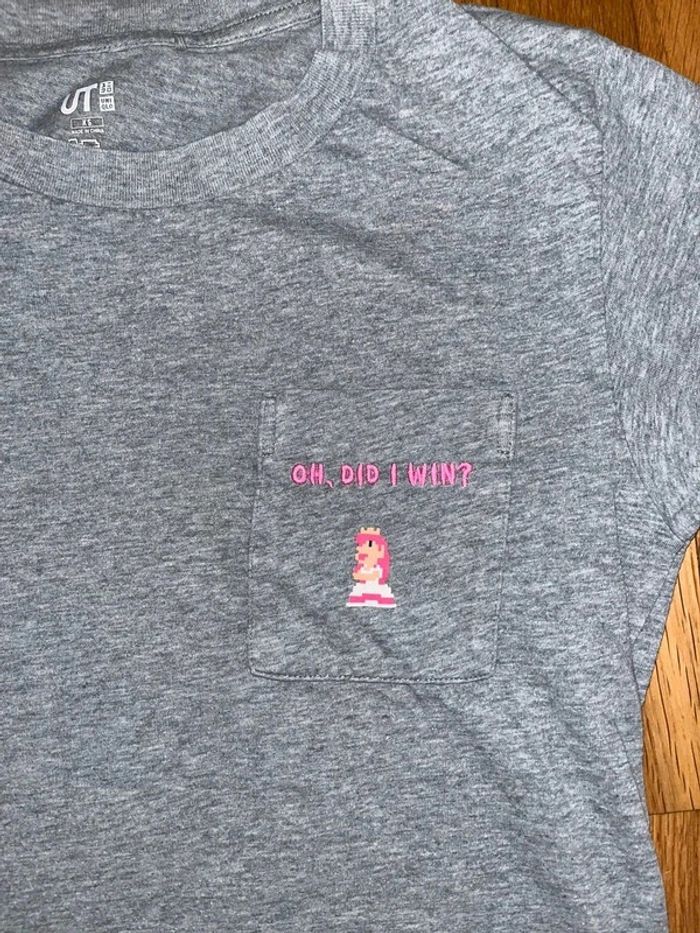 Teeshirt Uniqlo Mario Princess Peach Mario Nintendo XS #EmmaLilleXS34 - photo numéro 2
