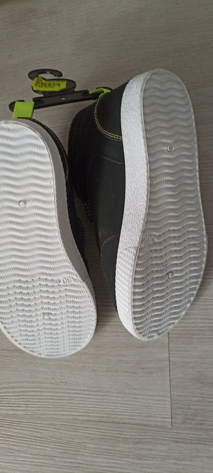 Chaussures basket montantes neuves 30 - photo numéro 2