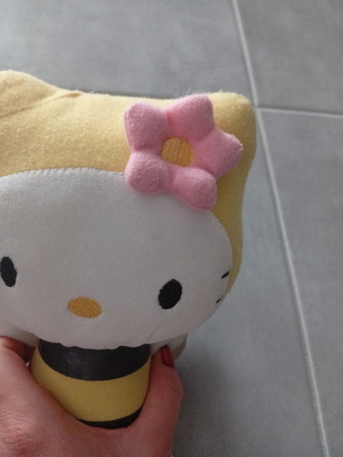 Peluche Hello Kitty abeille - photo numéro 3