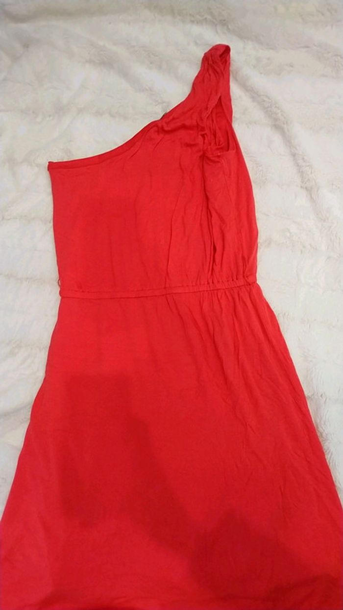 Robe rouge asymétrique - photo numéro 2