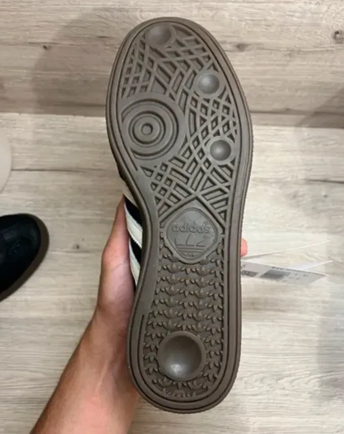 Adidas Spezial noires & blanches – Taille 40 – Neuf avec étiquette - photo numéro 5