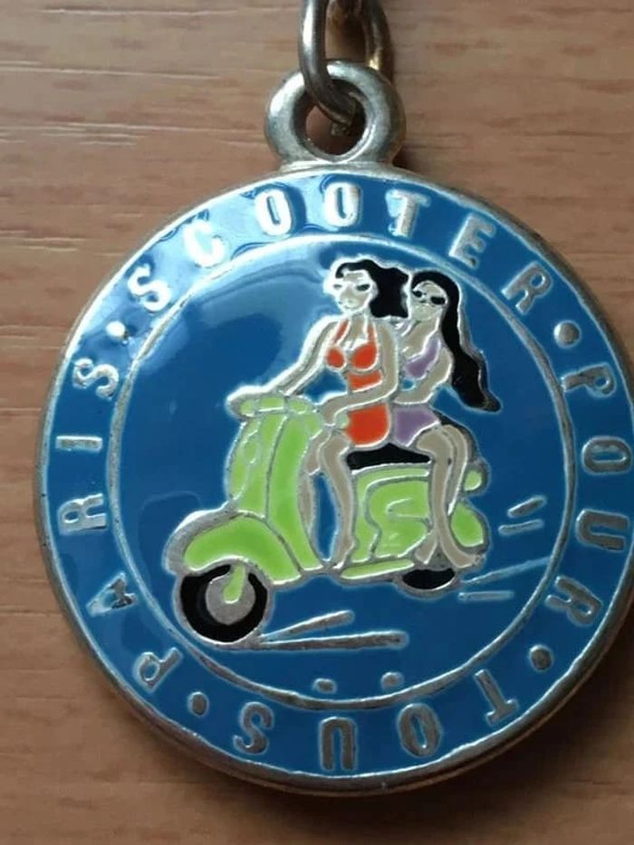 Porte clé turquoise marque Scooter - photo numéro 2