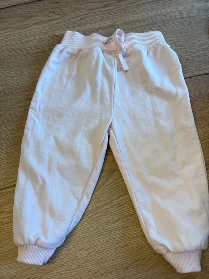 Lot de deux pantalon de survêtement 12 mois - photo numéro 3