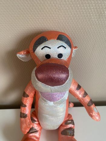 Peluche Disney Tigrou Winnie l'ourson glitter 100eme anniversaire