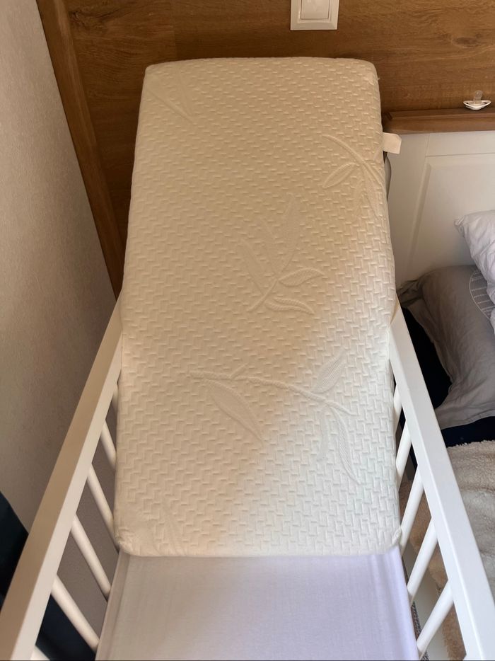 Lit bébé à bascule Vertbaudet + 2 matelas (1 neuf, 1 très bon état) - photo numéro 4