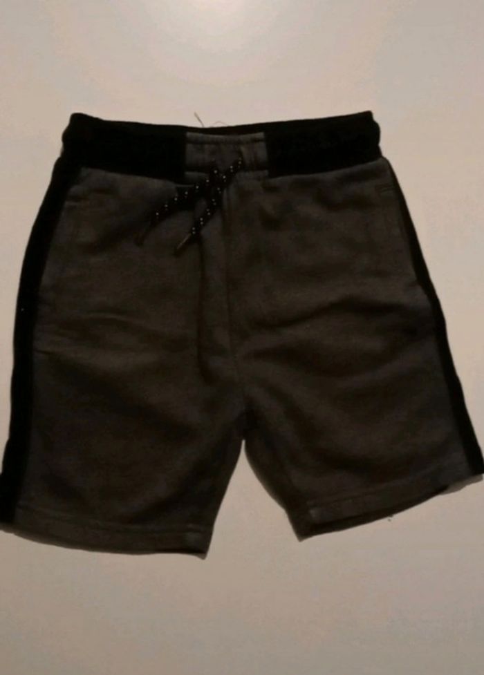 Short gris&noir T 5 ans
