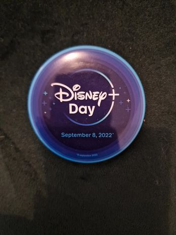 Badge Disney+ Day