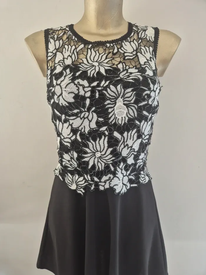 Robe légère noire et blanche - Taille S - Élégante & estivale" - photo numéro 2