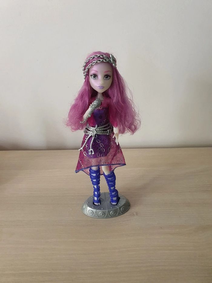 Poupée Monster High - Ari Hauntington - Spooktacular Popstar - Mattel - photo numéro 2