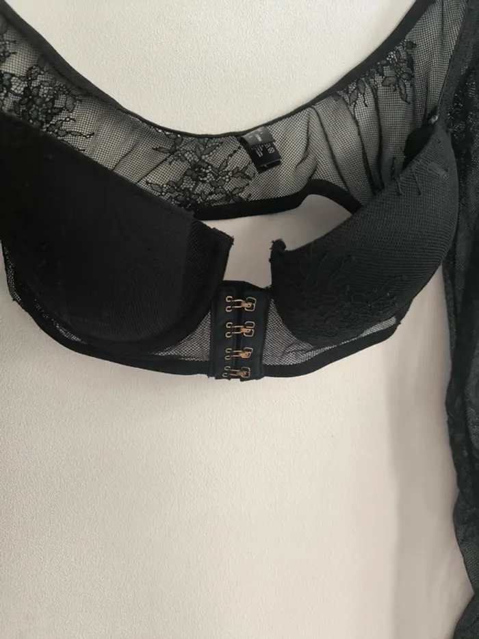 Soutien gorge avec manche noire transparent - photo numéro 3