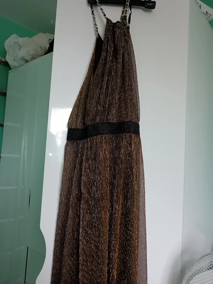 Robe sans manches noir et doré avec élastique noir taille M - photo numéro 7
