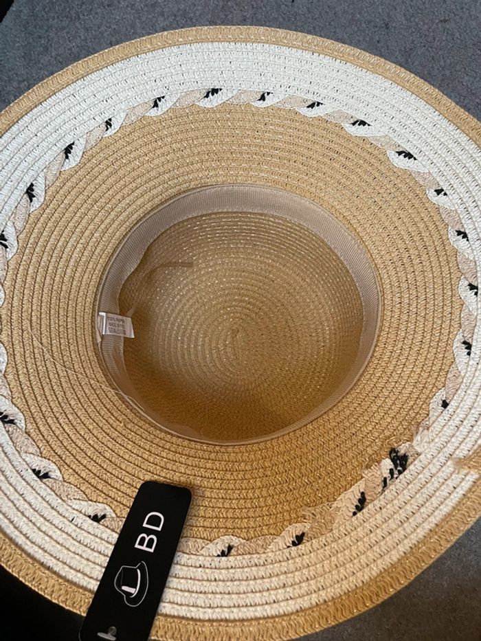 Chapeau de paille neuf - photo numéro 3