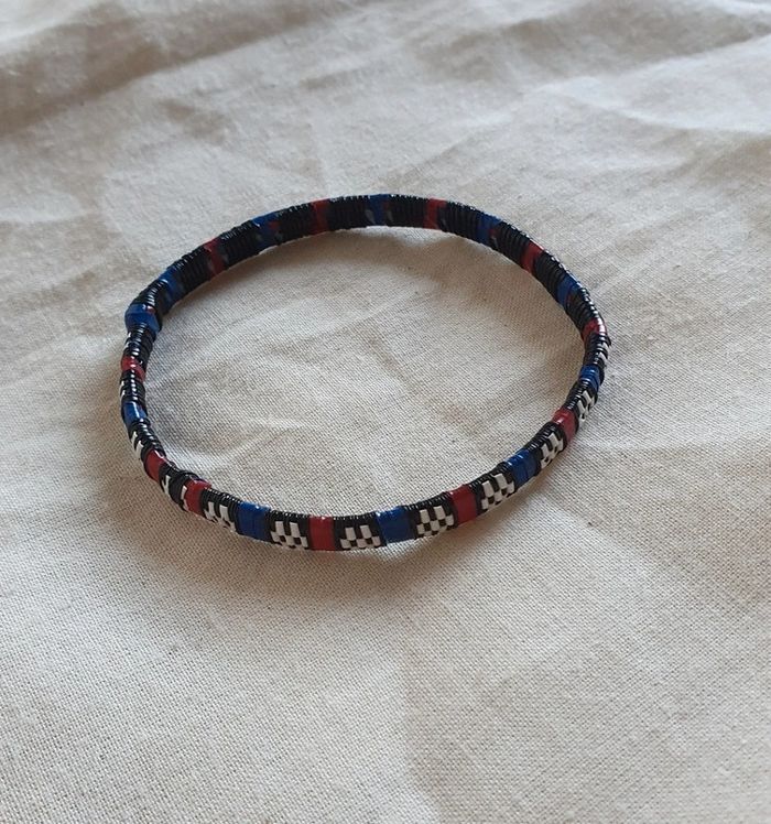 Bracelet dur ethnique bleu, blanc, rouge