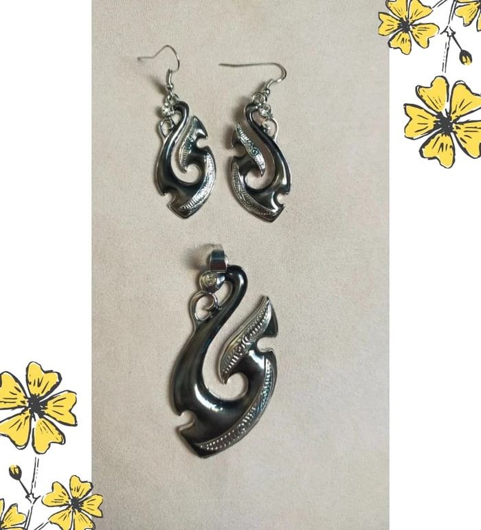Parure pendentif + boucles d’oreilles ris métallisé et & argenté – Design moderne & strass - photo numéro 8