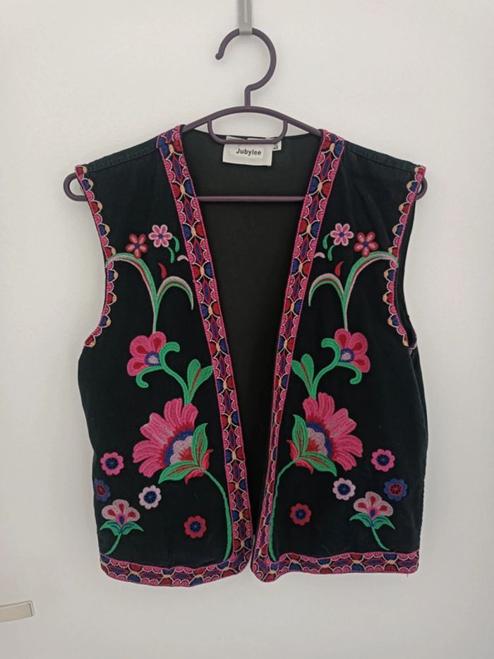 Veste/Gilet noir sans manches brodé avec motifs floraux Jubylee Taille S/M En très bon état - photo numéro 2