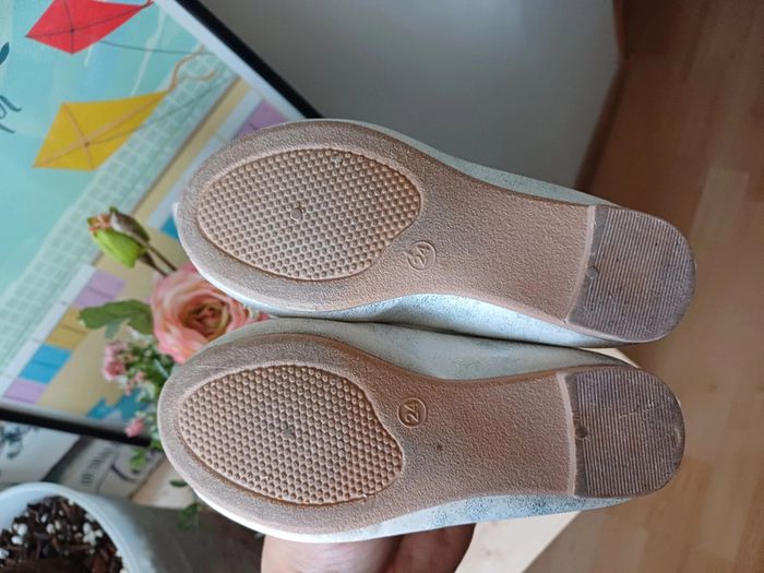 Ballerines blanches reflets argentés taille 24 - photo numéro 3