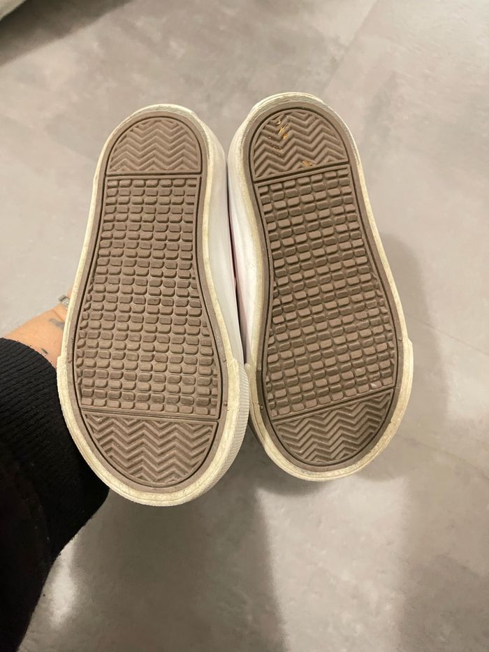 Chaussure style converse  taille 21 - photo numéro 3