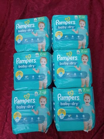 Six paquets de couches Pampers baby-dry T7 taille 7