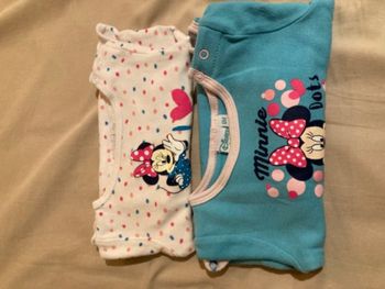 Lot deux bodys 6 mois