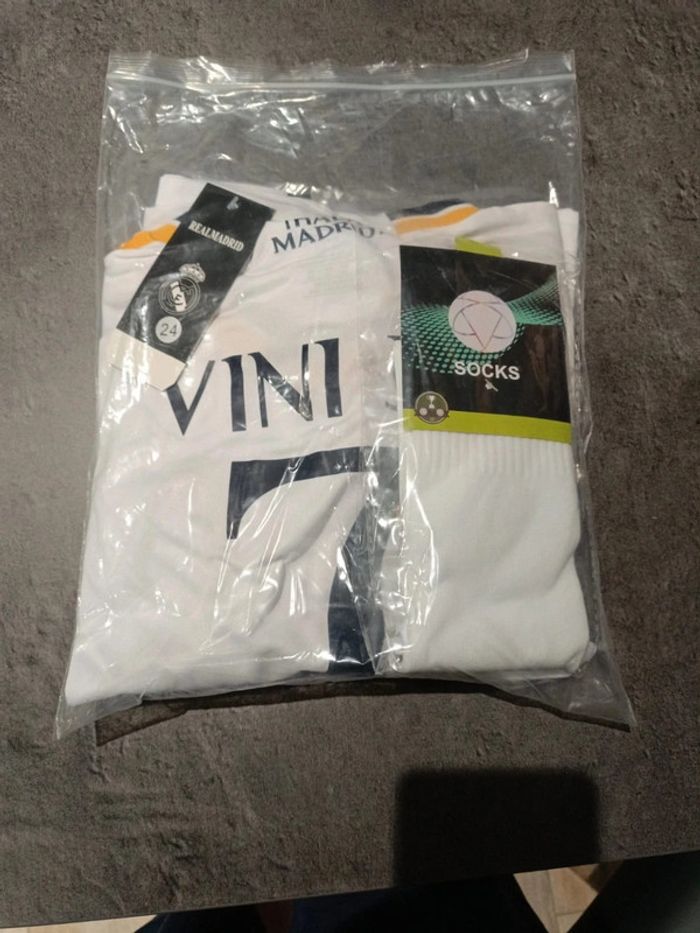 Tenue football real Madrid Vini Jr blanc. T24 - photo numéro 5
