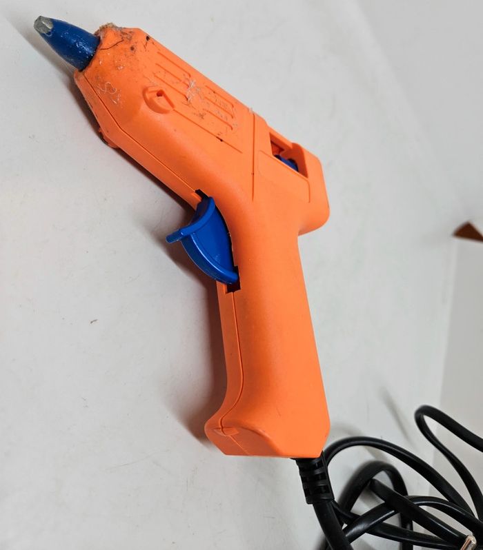 Pistolet à colle.
En l'état. - photo numéro 5