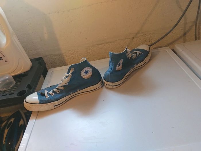 Converse bleue