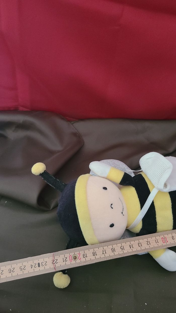 Une abeille jolie et douce à broder de la série Baby de DMC. Dimensions: 22cm. - photo numéro 4