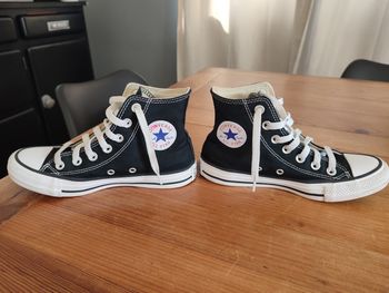 Converse noire